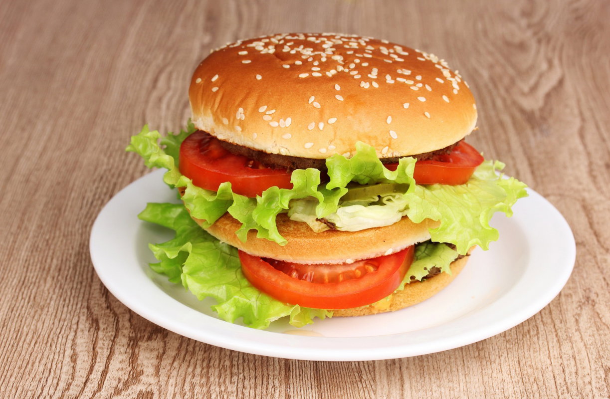hamburger, kanapka, mięso, pomidory, warzywa