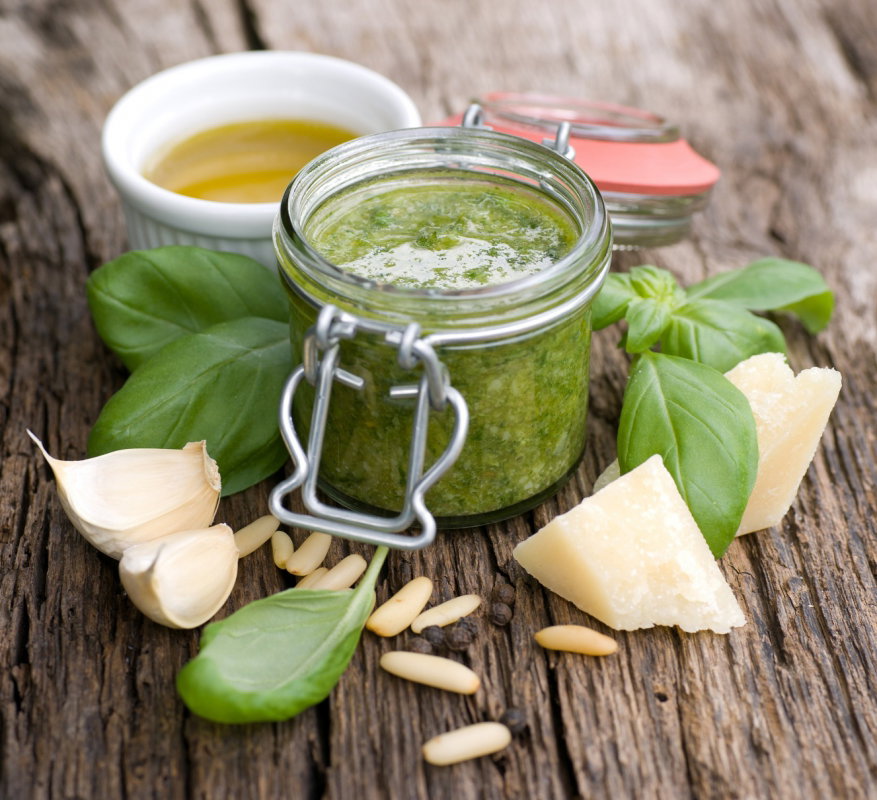 sos, pesto, bazylia, oliwa, parmezan, makaron