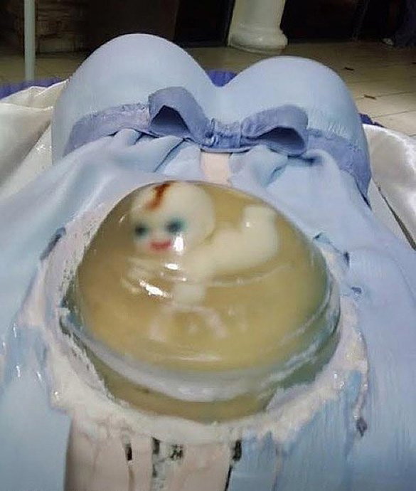 Tort na baby shower z płodem