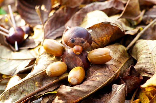 Figurine made of chestnuts
