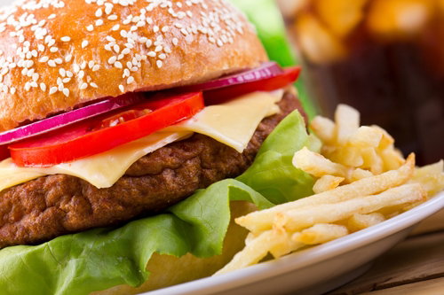 hamburger, frytki, fast food