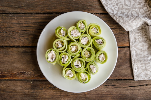Rolls of zucchini with feta and walnuts and chicken by Gordon Ra
