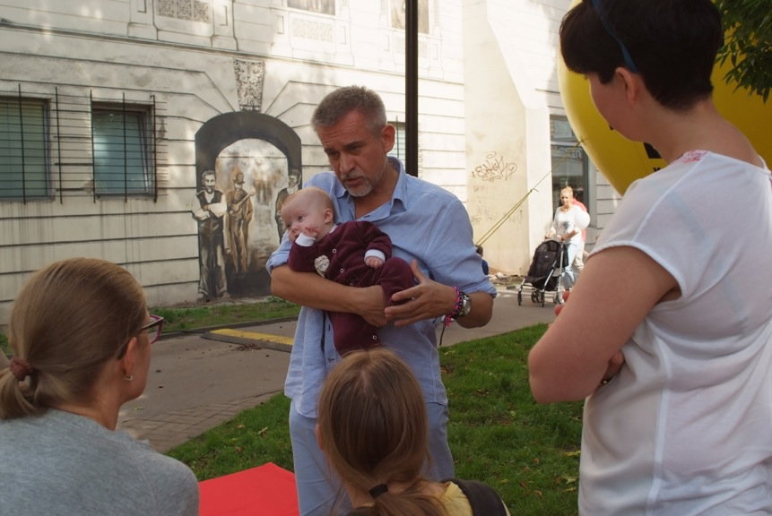Paweł Zawitkowski podczas pikniku Rossnę Zdrowo