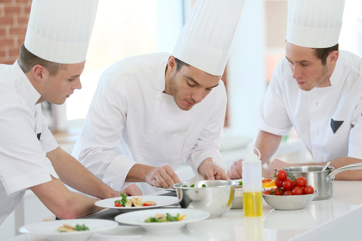 Kucharze, gotowanie, posiłki, catering dietetyczny