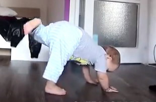 dziecko tańczy breakdance