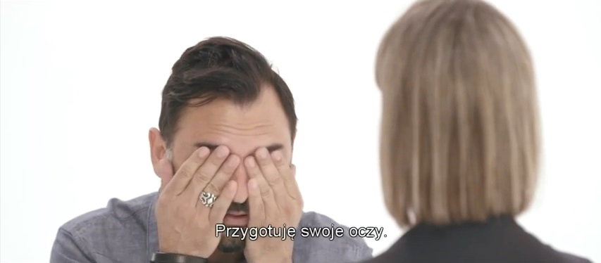 patrzenie w oczy, kontakt wzrokowy, zakrywanie sobie oczu