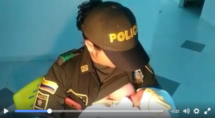 Policjantka karmi piersią porzucone dziecko