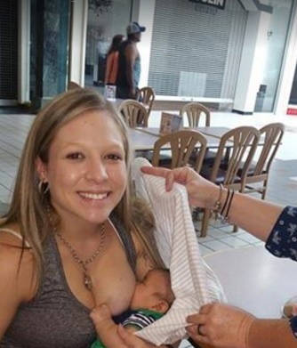 mama karmi piersią nie swoje dziecko