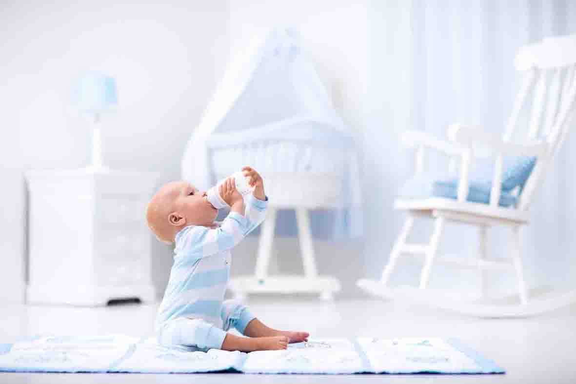 plastikowa butelka dla niemowlaka, szklana butelka dla niemowlaka, bisfenol A, BPA, ftalany, bisfenol S, plastikowe talerze
