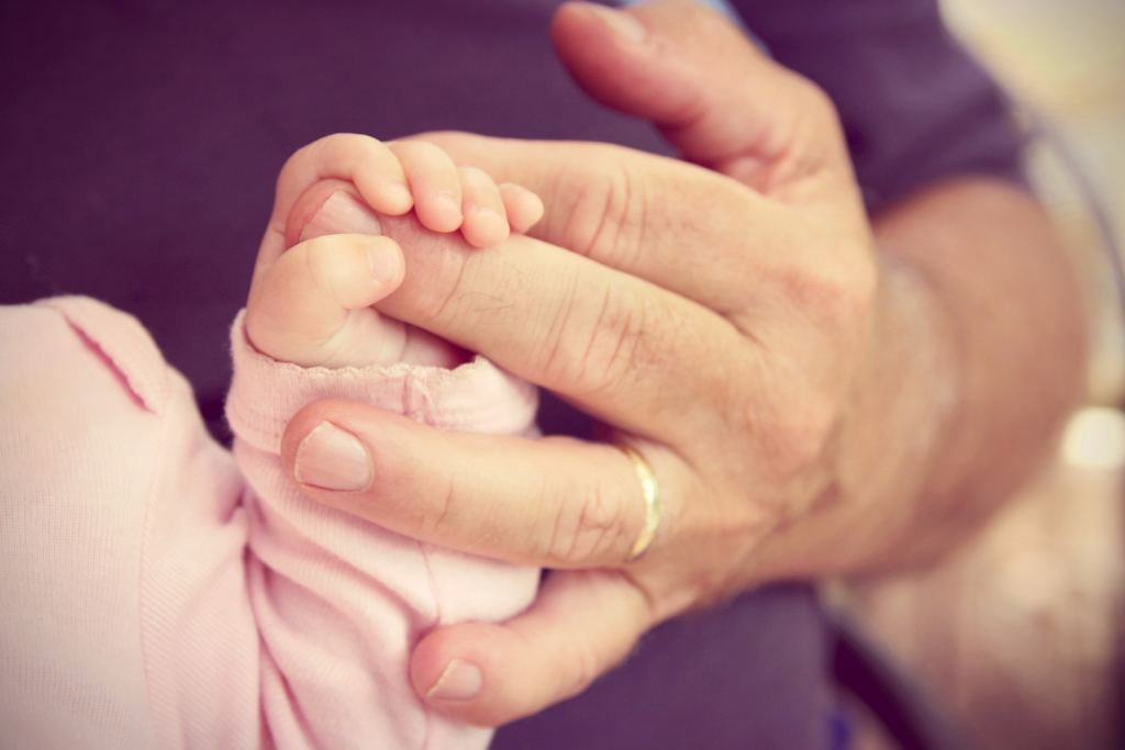 Mama zostawiła noworodka pod opieką taty
