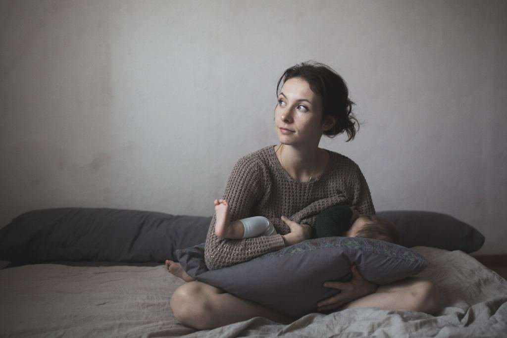 Dlaczego nie wszystkie mamy lubią karmić piersią?