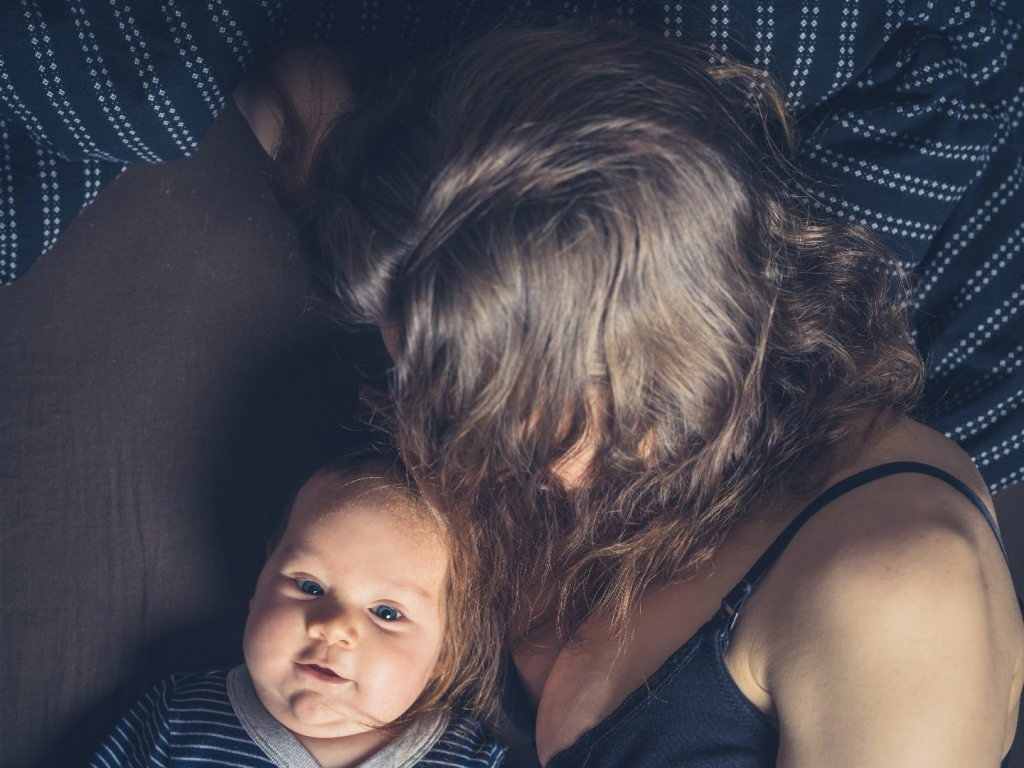 Młoda mama w trudnej sytuacji życiowej