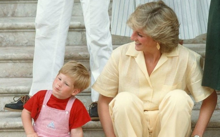 Księżna Diana z synem Harrym