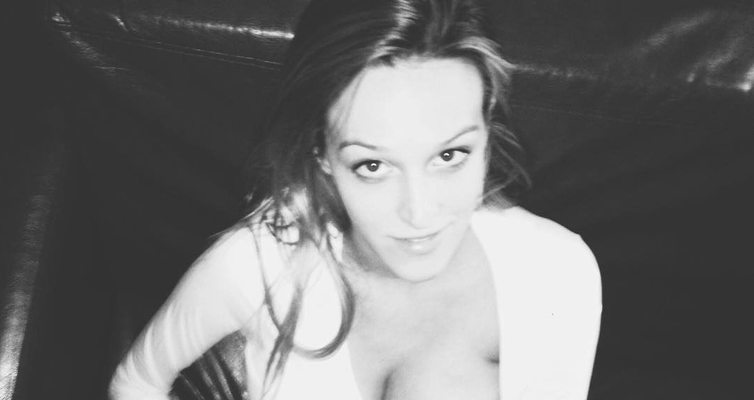 Aleksandra Żebrowska karmi piersią syna