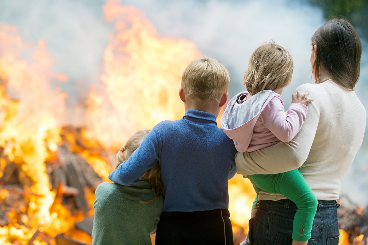 Polak mieszkający w Anglii uratował 4 dzieci i ich mamę z pożaru