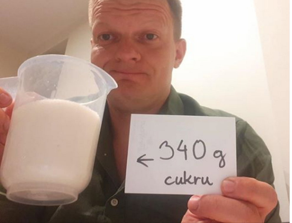 słodycze w plecakach dzieci