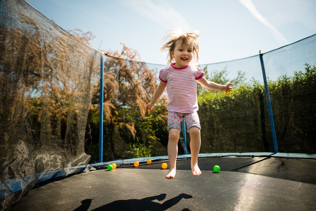 Skakanie na trampolinie może być niebezpieczne
