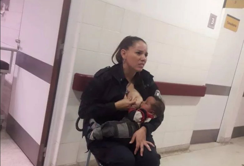policjantka nakarmiła swoim mlekiem obce dziecko