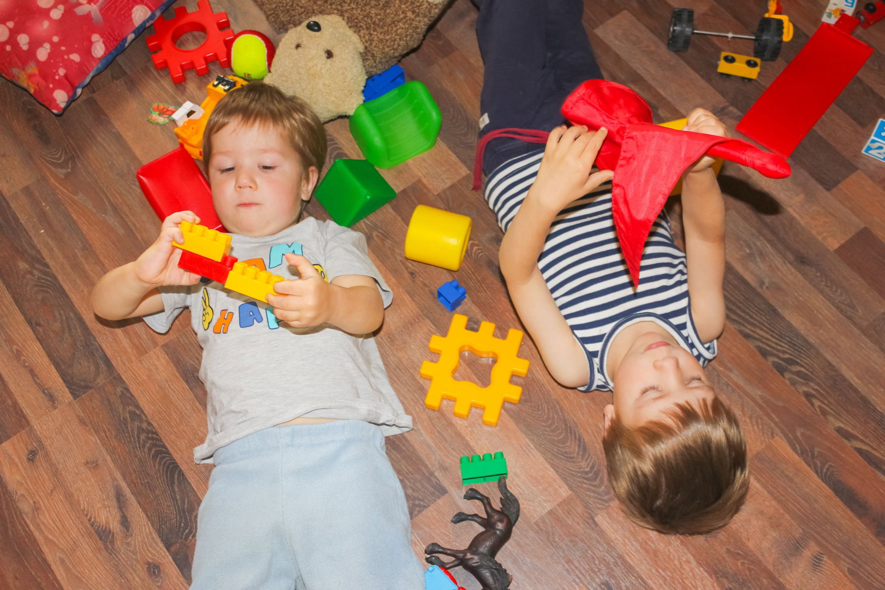 "Mama i tata to nie są roboty" - piosenka o sprzątaniu domu