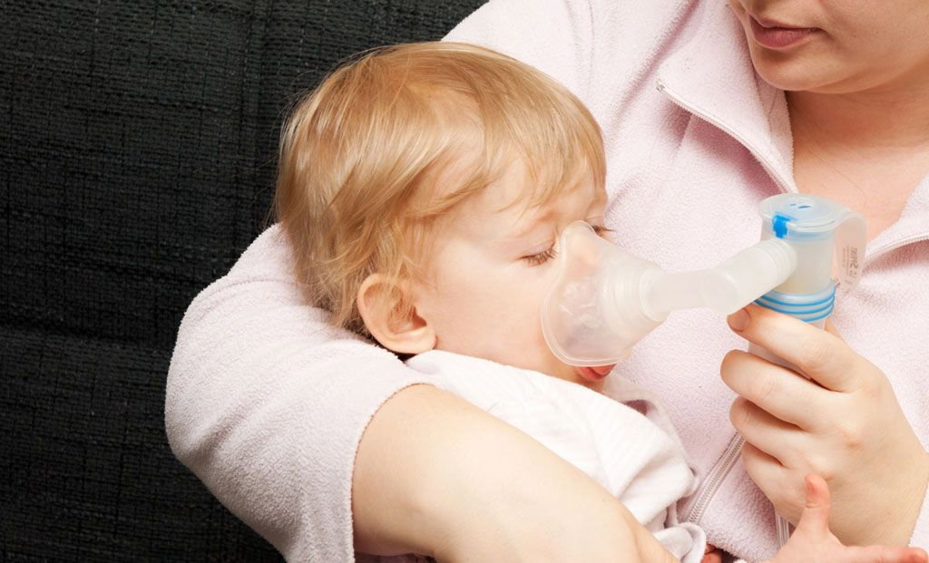 mama wsadziła dziecku głowę do zamrażalnika