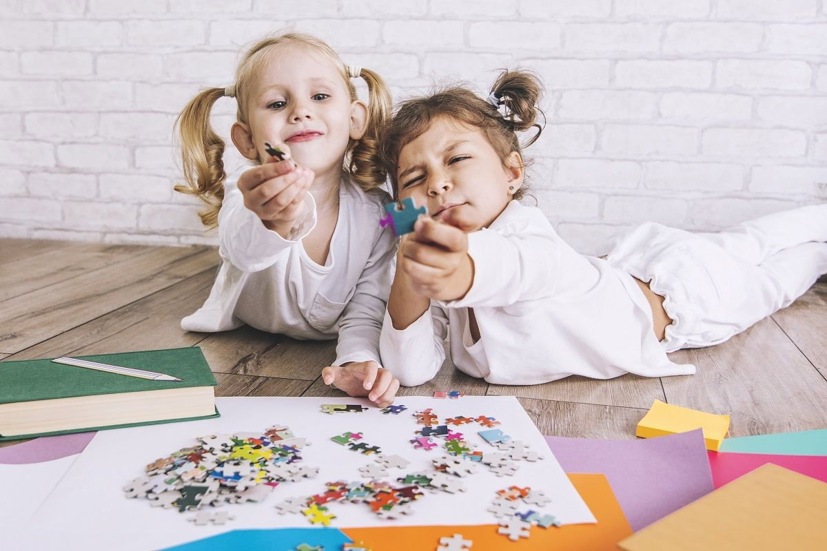 Układanie puzzli a nauka czytania i pisania