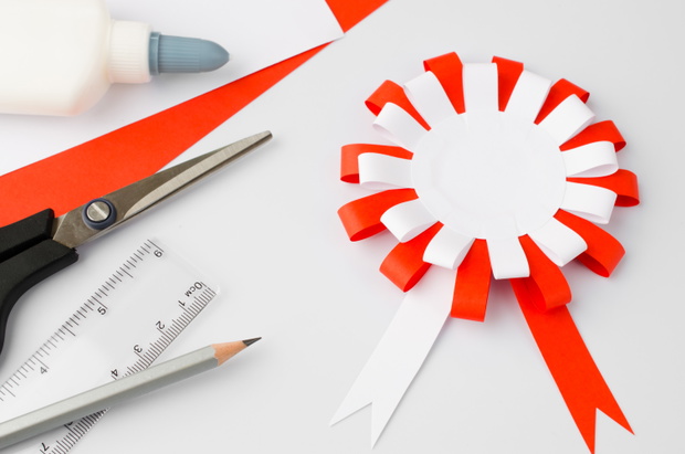 How to make polish paper cotillion at home. Step by step instruction. Step 14. National symbol of Poland.