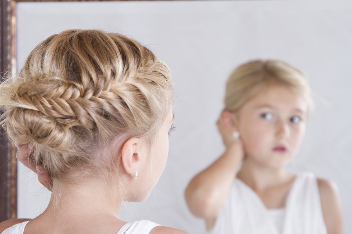 fryzury komunijne z warkoczem