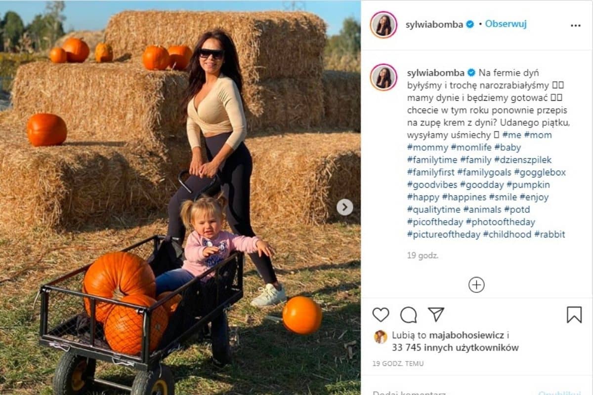 Sylwia Bomba z córką na farmie dyniowej