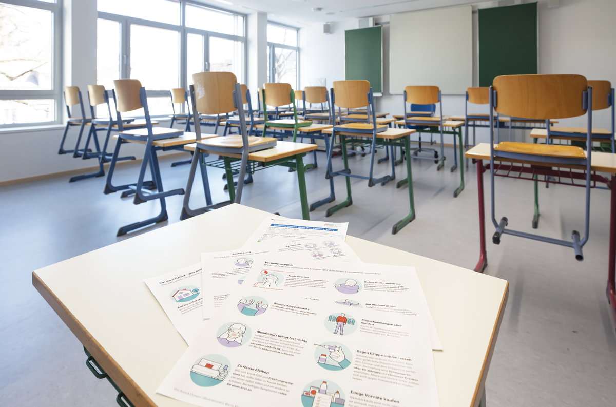Coraz więcej szkół zawiesza nauczanie stacjonarne