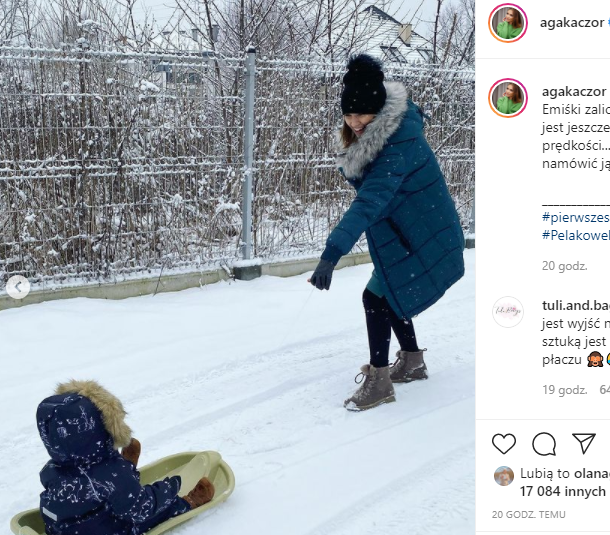 Agnieszka Kaczorowska na sankach