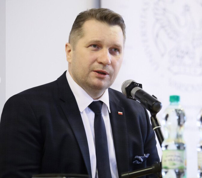 Przemysław Czarnek zapowiada NADGODZINY dla dzieci w szkołach