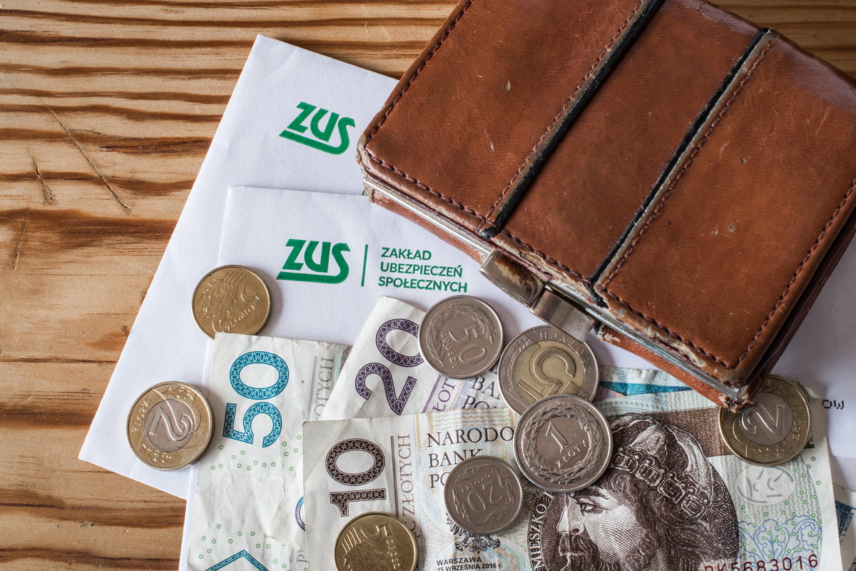 Kobieta na zwolnieniu lekarskim wyjechała na ferie
