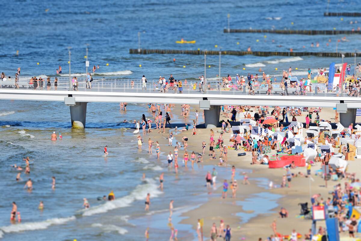 pijana matka pomyliła na plaży swoje dziecko