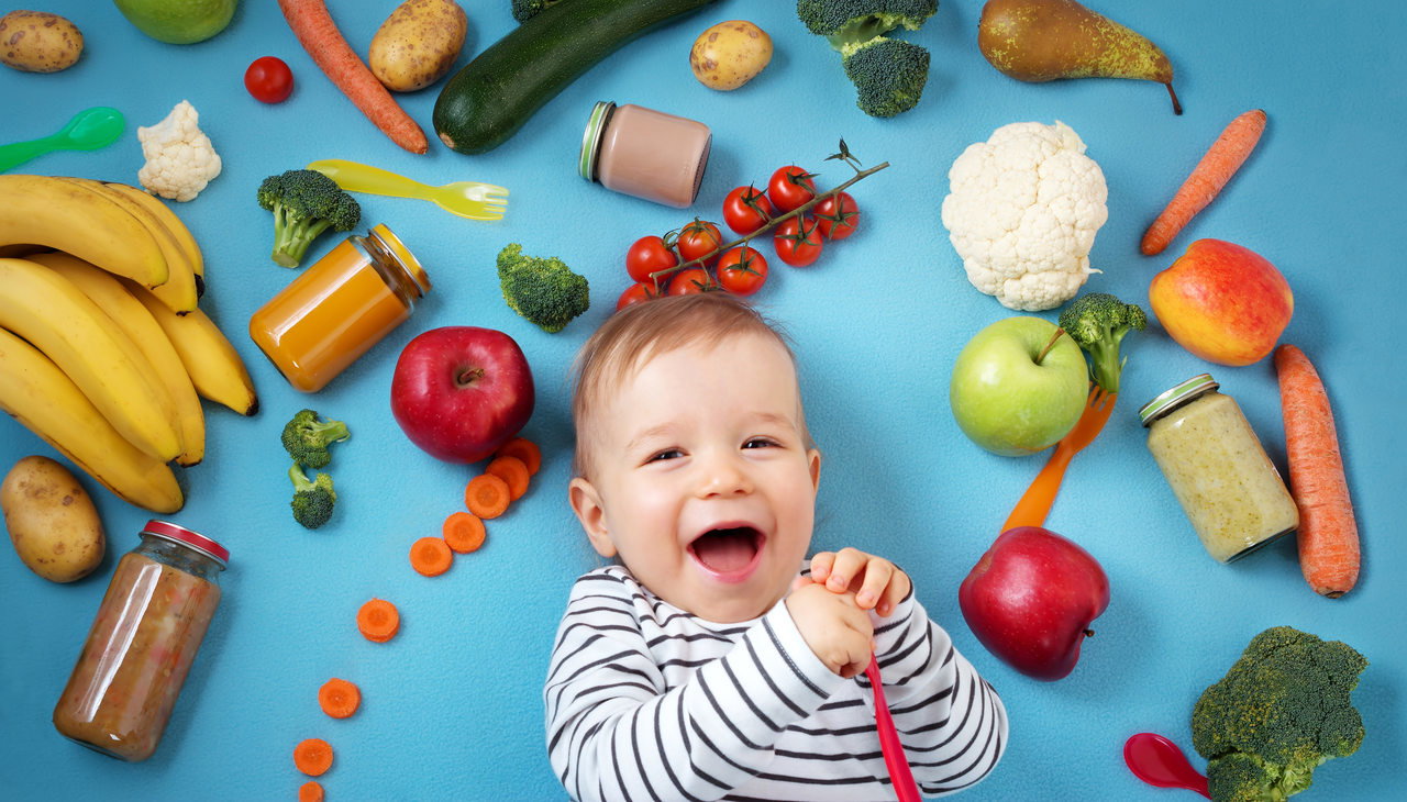 Radosne dziecko z jedzeniem Nutricia