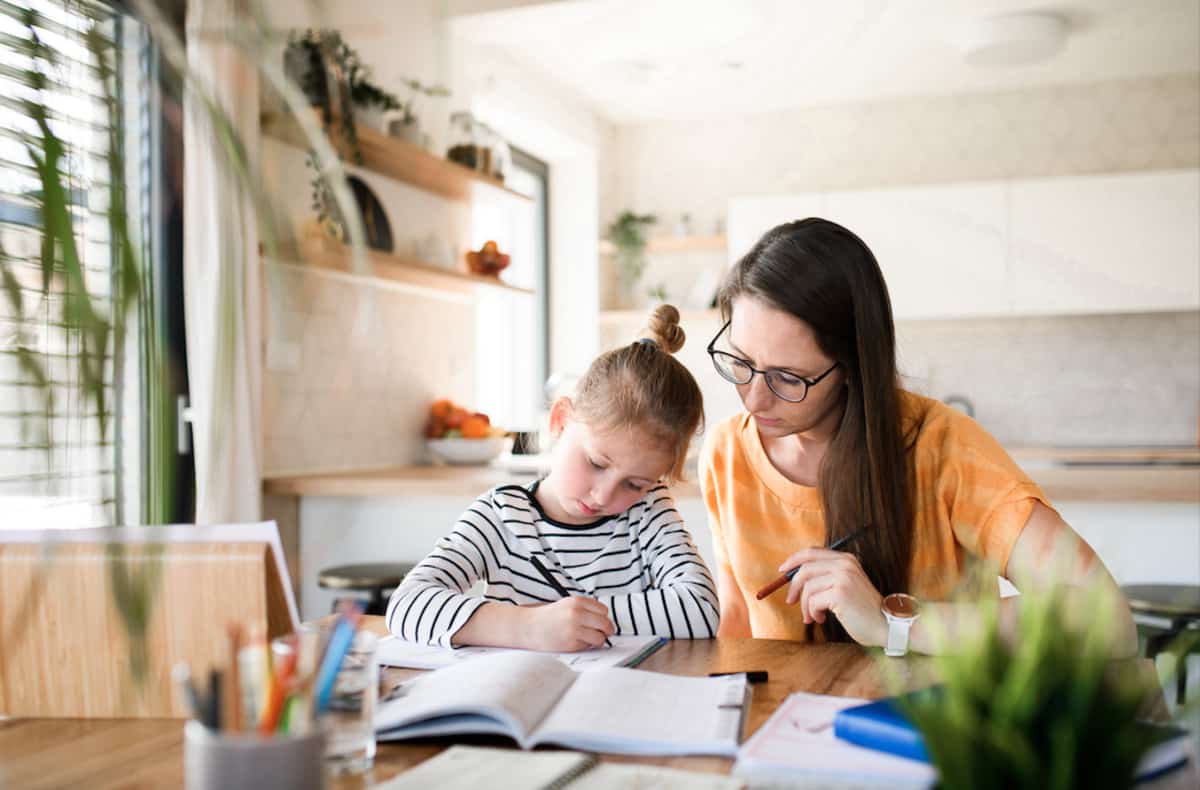 coraz więcej szkół pracuje zdalnie lub hybrydowo