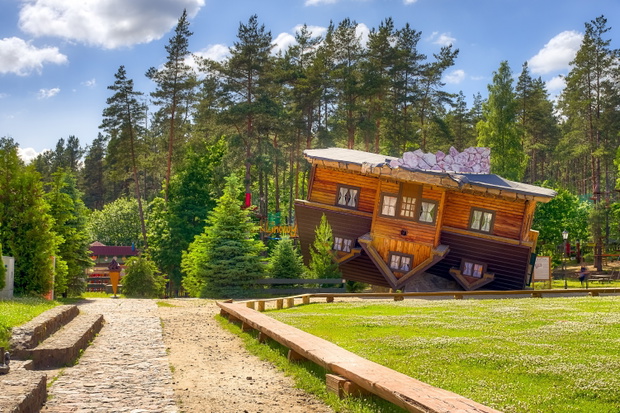 upside down house in Szymbark