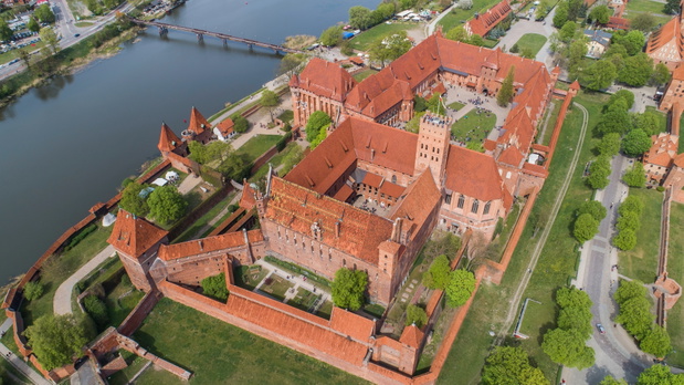 Malbork nad rzeką Nogat największy średniowieczny murowany za