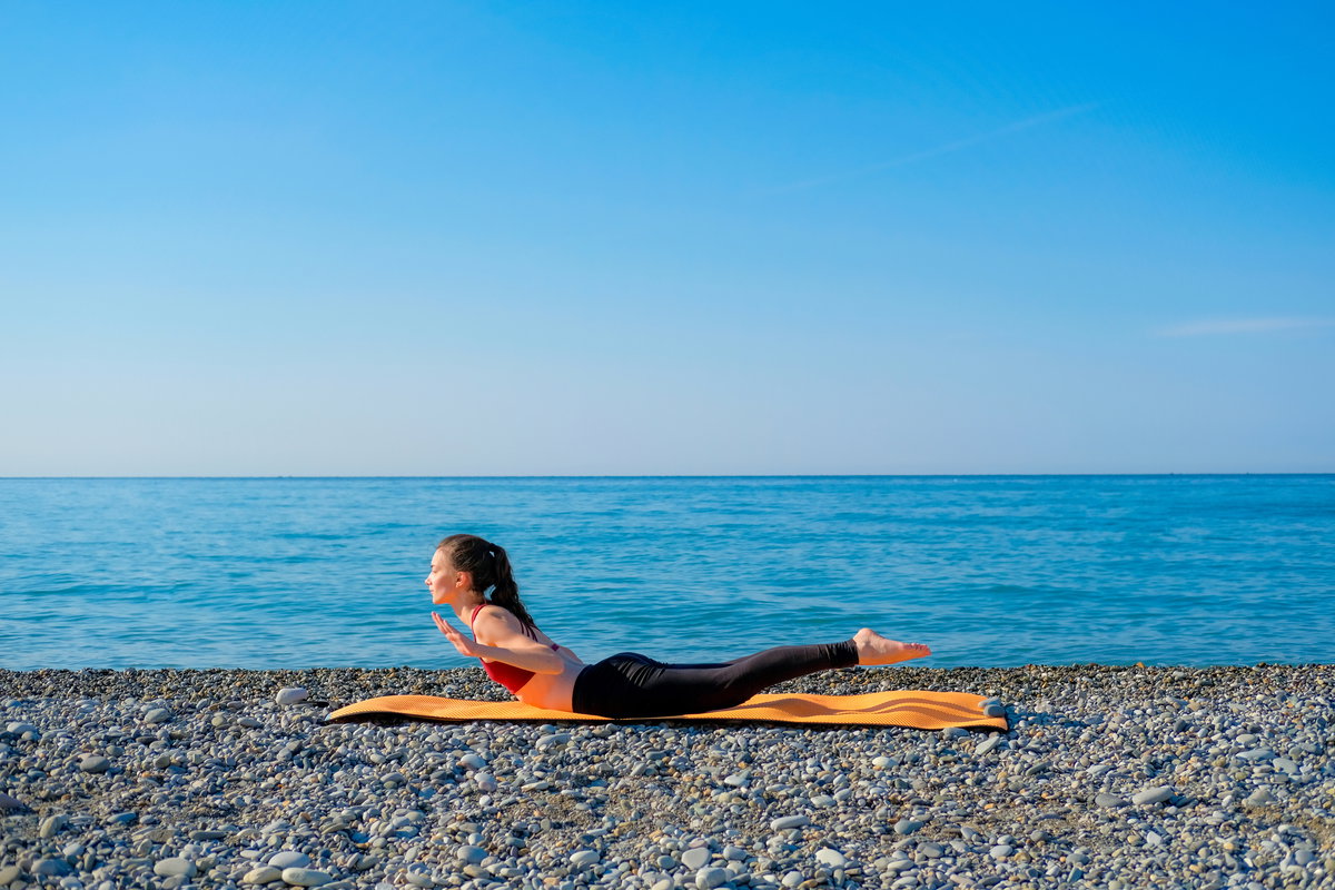 Joga dla początkujących: Salabhasana, czyli pozycja świerszcza (szarańczy)