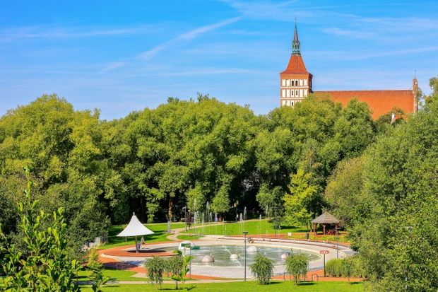 Olsztyn na Warmii,park centralny ,katedra św.Jakuba