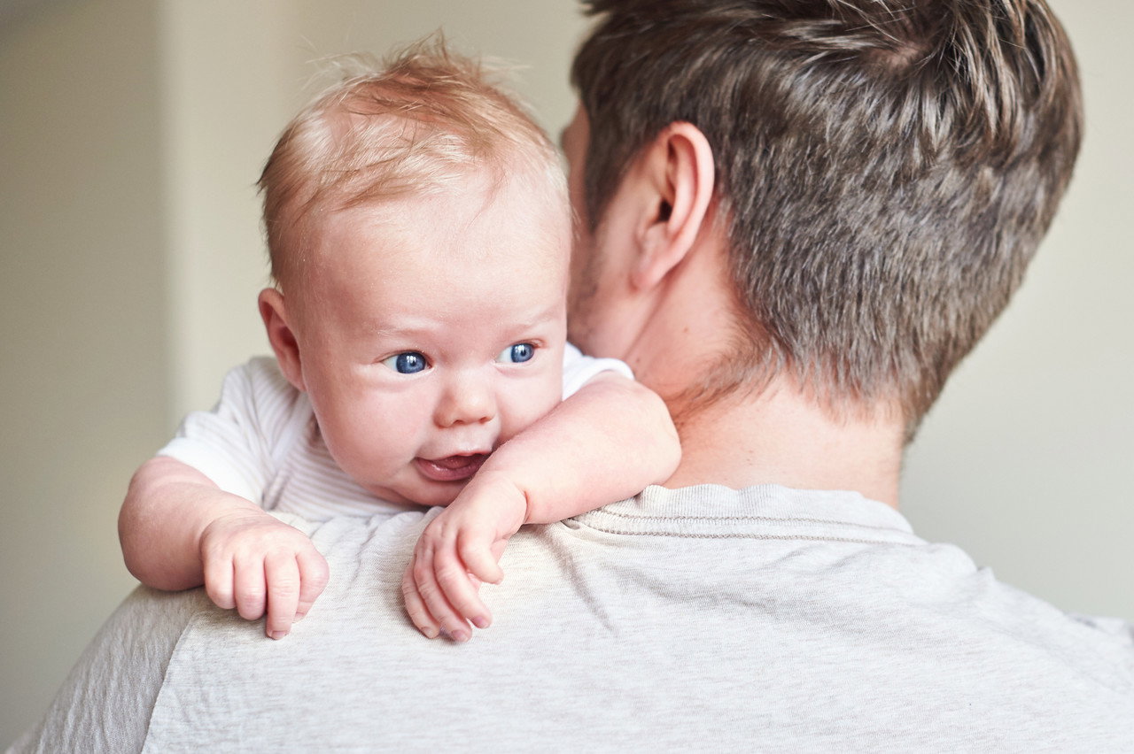 niemowlę z tatą Babyono