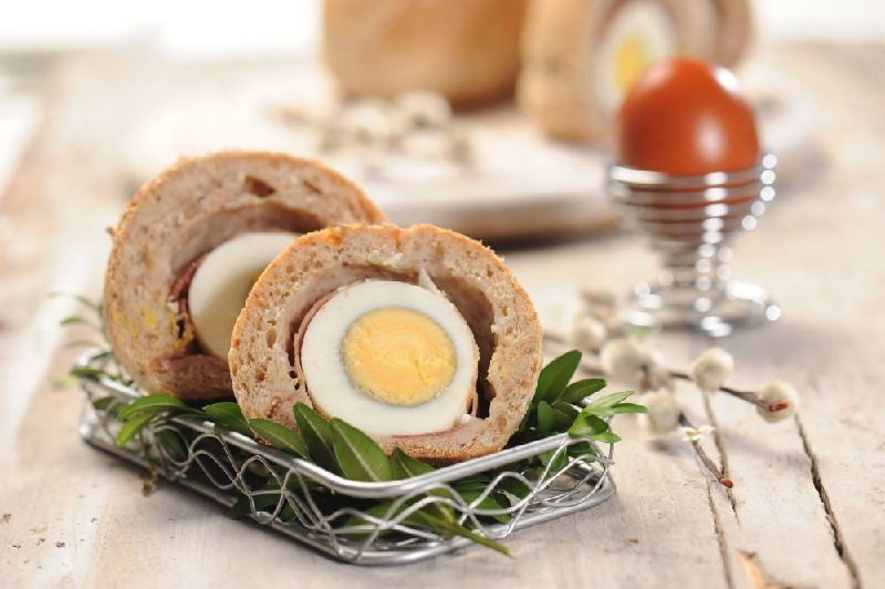 Jajka w cieście drożdżowym - przepis