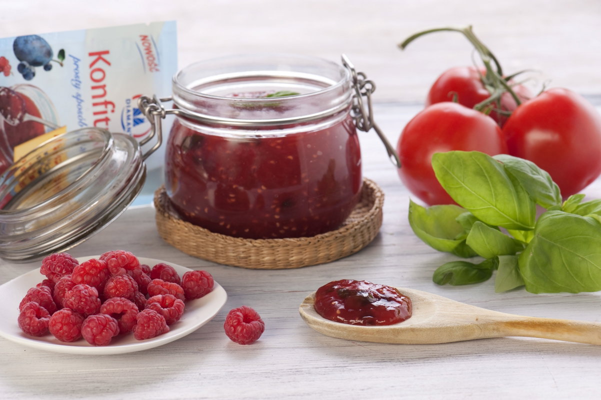 Konfitura z malin i pomidorów z bazylią