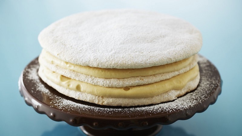 Tort Dacquoise z orzechami laskowymi - według autorstwa Anny Olson/ Polsat Food Network