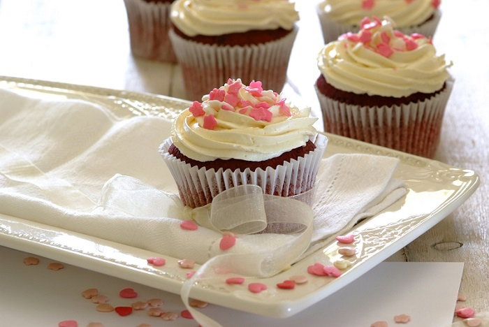 Babeczki Red Velvet z lukrem - przepis na babeczki