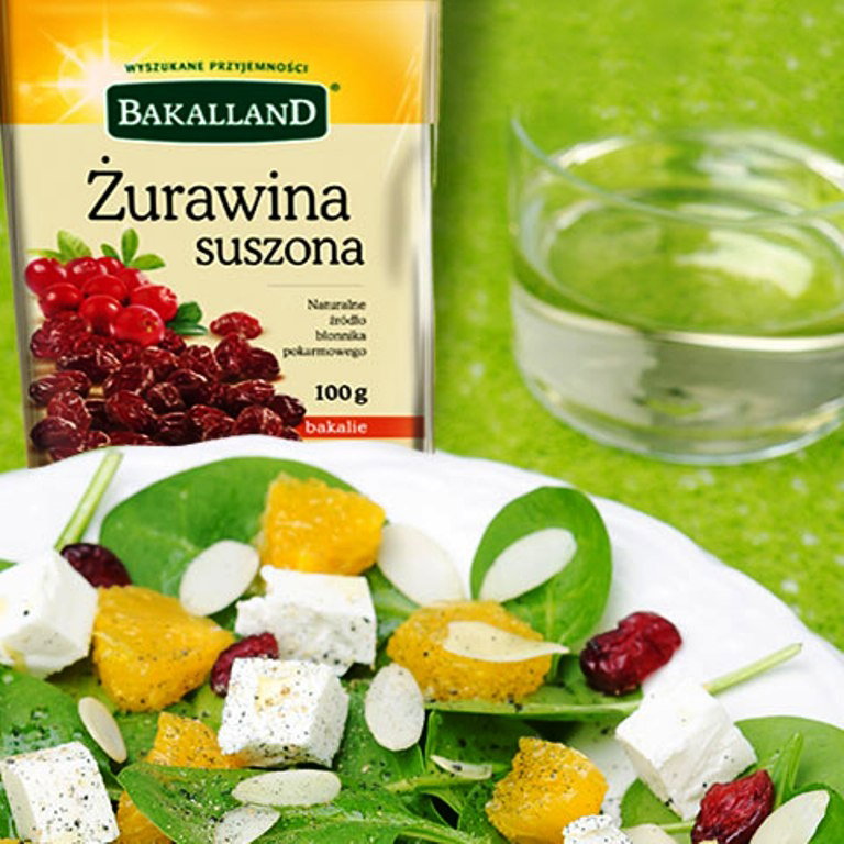 Sałatka szpinakowa z migdałami i pomarańczą