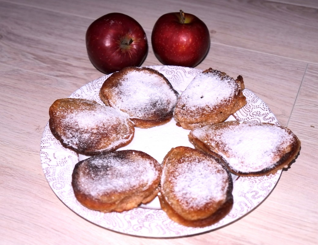 Pełnoziarniste racuchy z jabłkami