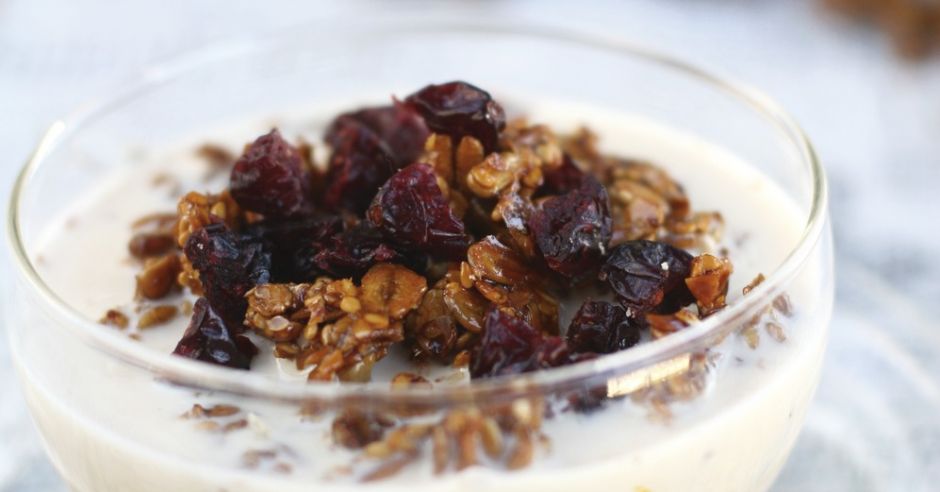 Granola z mlekiem - pyszne śniadanie dla dziecka - przepisy dla dziecka na Babyonline