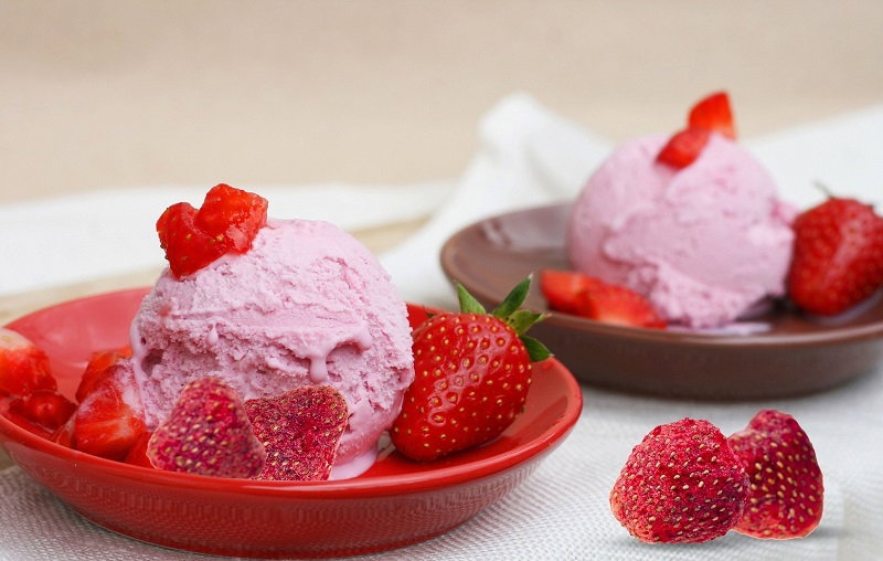 Domowe lody truskawkowe