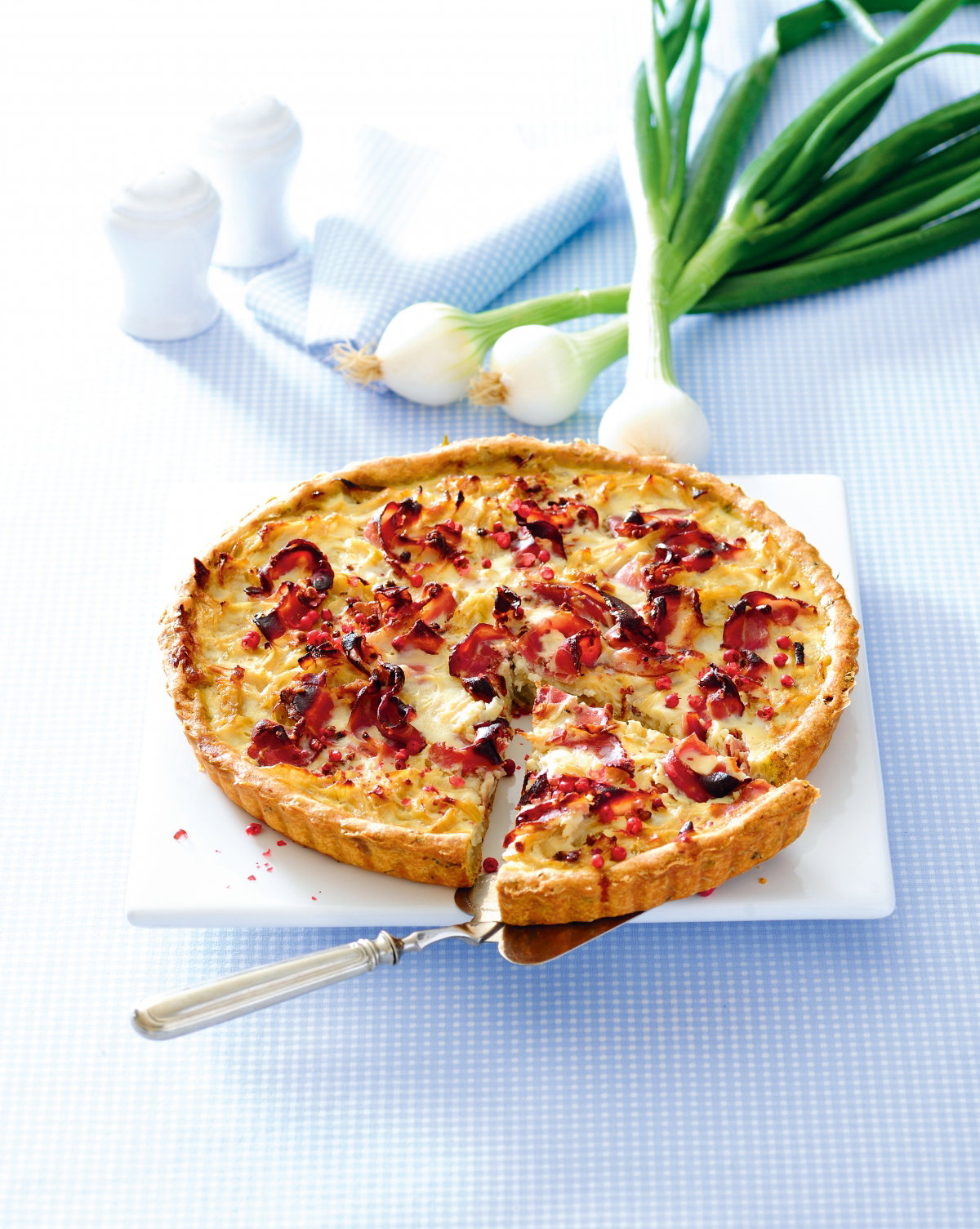 Tarta z boczkiem i cebulą