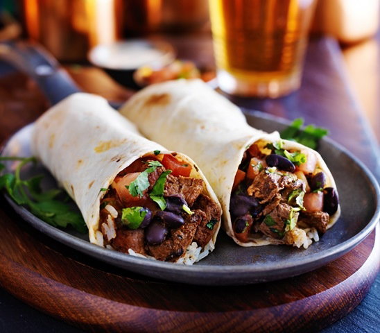Serowa tortilla zapiekana z warzywami